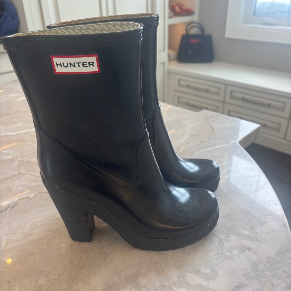 Hunter Arnie Short Heeled Rain Boots in Black